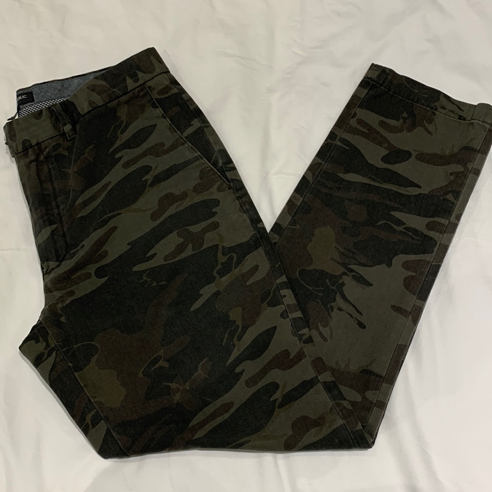 Banana Republic Slim Fit Chino Pant 31 x 30
